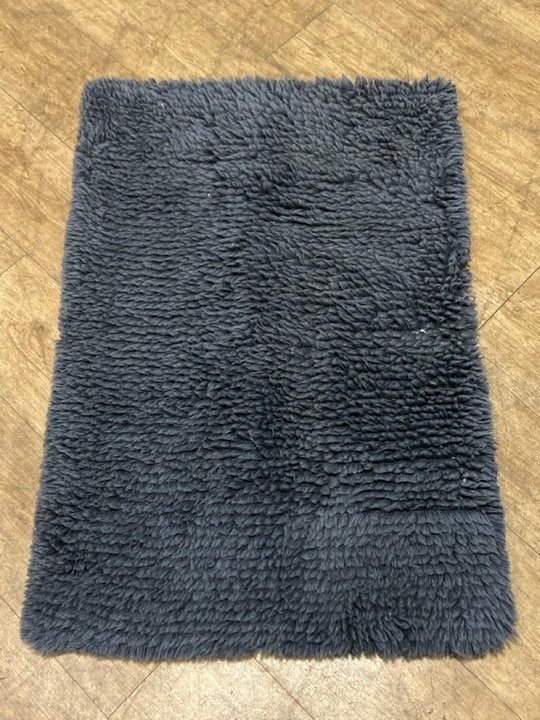 Lot 1403  
            Marchington SR11 - Parcel Delivery Only 

                
LOAF.COM FLOOR MAT IN BLUE WOOL: LOCATION - BR2