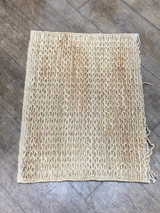 Lot 1404  
            Marchington SR11 - Parcel Delivery Only 

                
LOAF.COM FLOOR MAT IN NATURAL JUTE: LOCATION - BR2