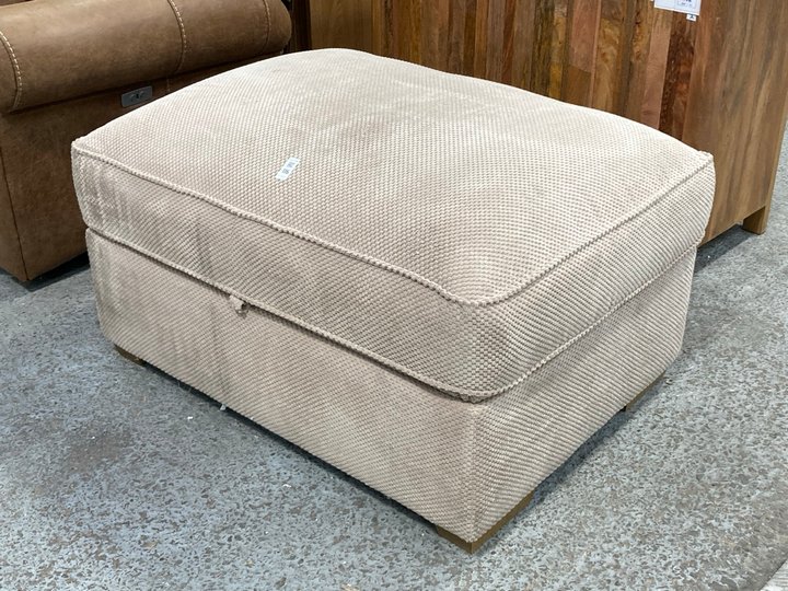 Lot 116  
            Marchington SR11 - Delivery or Collection 

                
OAK FURNITURELAND NEBRASKA CORNER CHAISE LARGE STORAGE FOOTSTOOL IN FAWN FABRIC O...