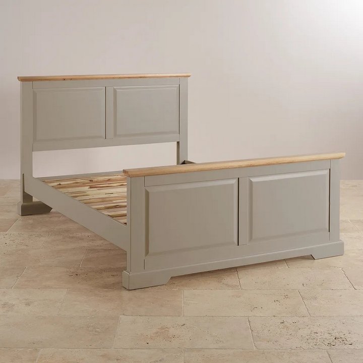Lot 132  
            Marchington SR11 - Delivery or Collection 

                
OAK FURNITURELAND ST IVES NATURAL OAK AND LIGHT GREY PAINTED 5FT KING-SIZE BED OR...