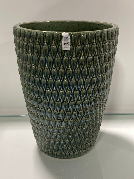 Lot 195  
            Marchington SR11 - Collection 

                
(COLLECTION ONLY) AEGEAN REACTIVE GLAZE CERAMIC MEDIUM PLANTER IN FOREST GREEN - ...