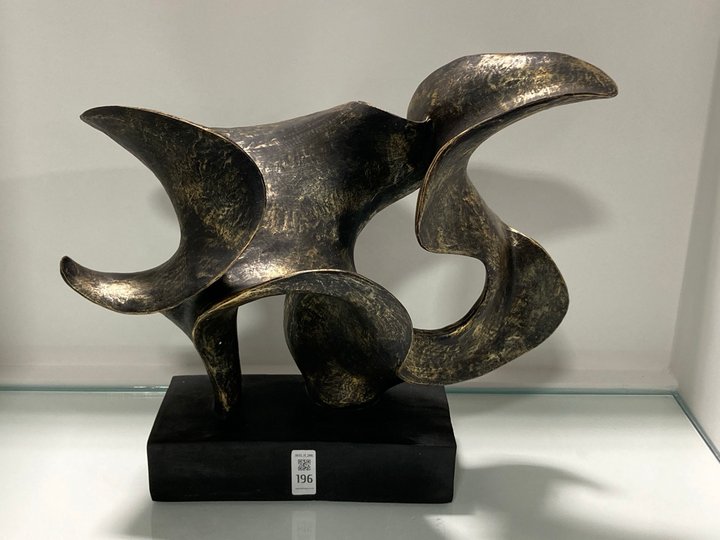 Lot 196  
            Marchington SR11 - Collection 

                
(COLLECTION ONLY) ABSTRACT HOME SCULTPTURE IN AGED BRONZE EFFECT: LOCATION - C3