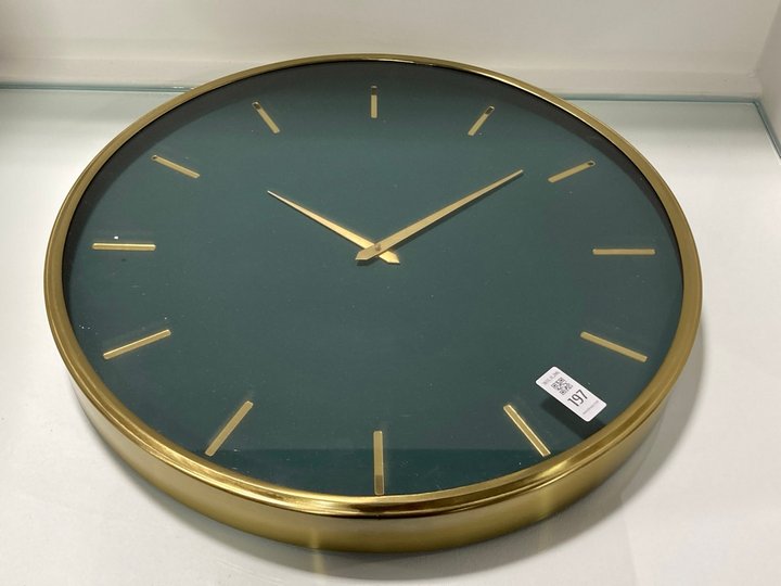 Lot 197  
            Marchington SR11 - Collection 

                
(COLLECTION ONLY) MODERN CONTEMPORARY STYLE ROUND WALL CLOCK IN BRASS AND DEEP GR...