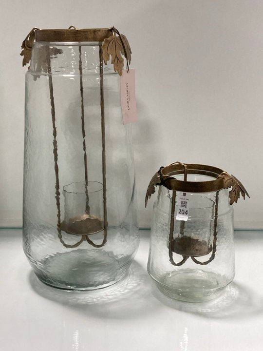 Lot 204  
            Marchington SR11 - Collection 

                
(COLLECTION ONLY) 2 X ASSORTED LAURA ASHLEY LANTERNS IN CLEAR GLASS AND ANTIQUE B...