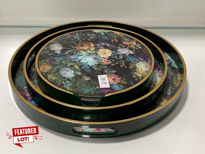 Lot 216  
            Marchington SR11 - Collection 

                
(COLLECTION ONLY) SET OF 2 FLORAL DESIGN SERVING TRAYS IN GREEN AND BRASS TO INCL...