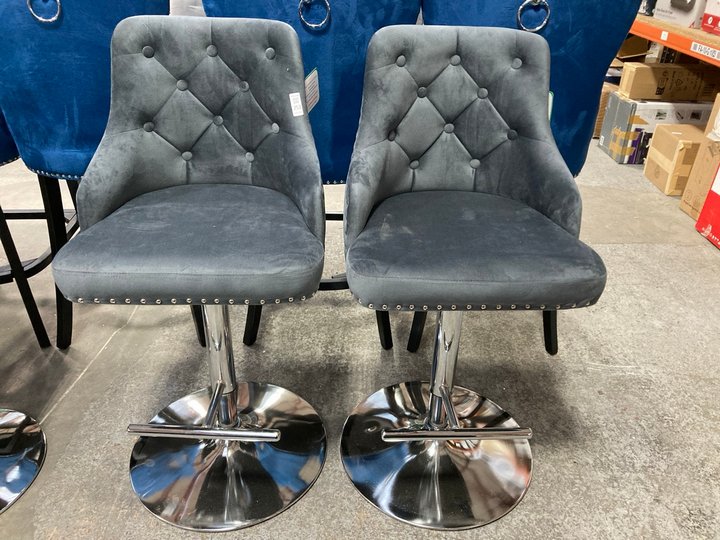 Lot 253  
            Marchington SR11 - Delivery or Collection 

                
PAIR OF DREAMS INTERIORS BUTTON BACK STYLE GAS LIFT BAR STOOLS IN STEEL GREY PLUS...