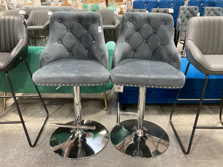 Lot 259  
            Marchington SR11 - Delivery or Collection 

                
PAIR OF DREAMS INTERIORS BUTTON BACK STYLE GAS LIFT BAR STOOLS IN STEEL GREY PLUS...