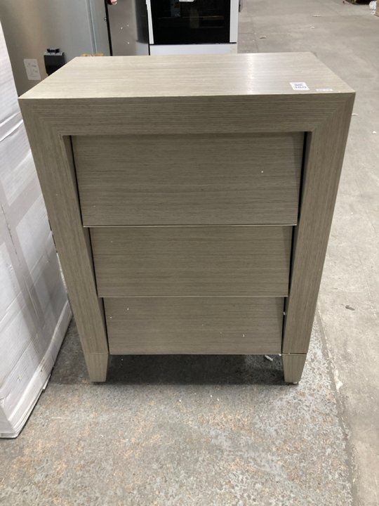Lot 380  
            Marchington SR11 - Delivery or Collection 

                
RADWAY 3 DRAWER BEDSIDE TABLE IN LIGHT GREY: LOCATION - B3