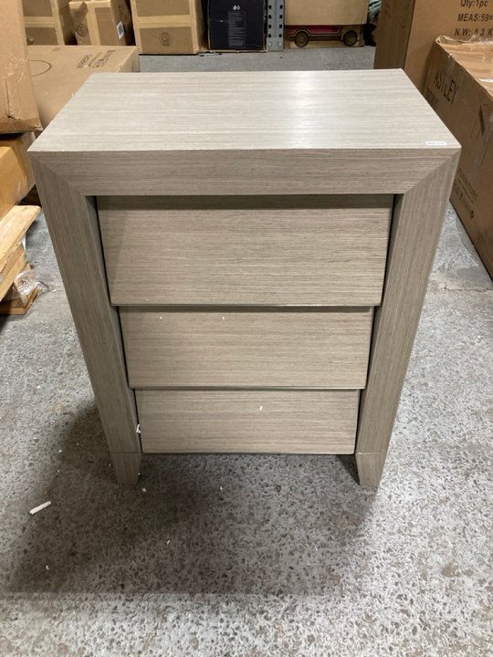 Lot 384  
            Marchington SR11 - Delivery or Collection 

                
RADWAY 3 DRAWER BEDSIDE TABLE IN LIGHT GREY: LOCATION - B3