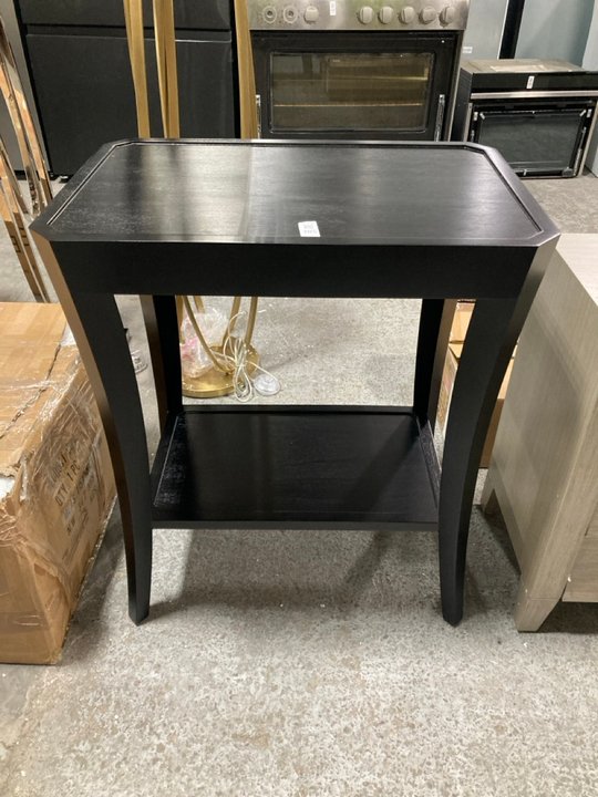 Lot 385  
            Marchington SR11 - Delivery or Collection 

                
HYDE SIDE TABLE IN BLACK: LOCATION - B3