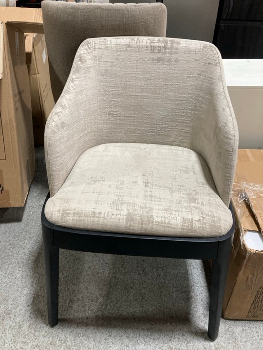 Lot 387  
            Marchington SR11 - Delivery or Collection 

                
VENOSA CHAIR IN BLACK & LUXE MUSHROOM: LOCATION - B3