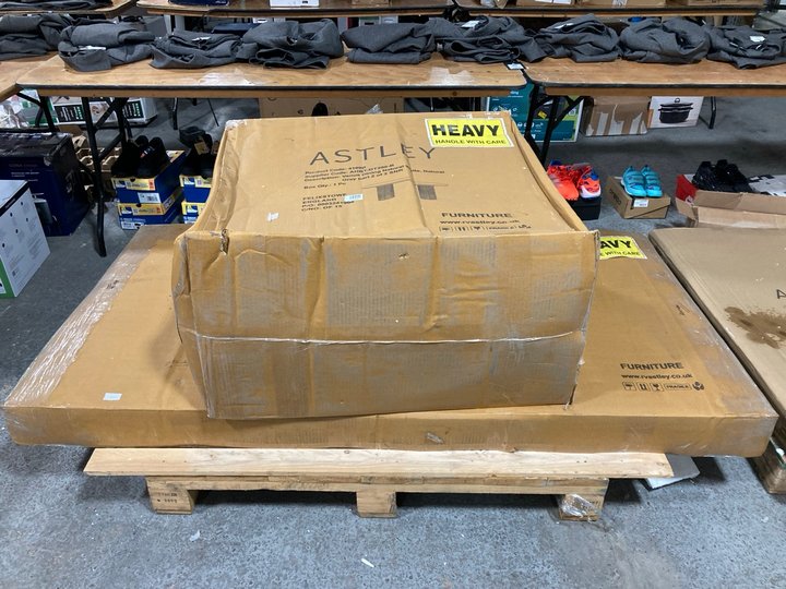 Lot 389  
            Marchington SR11 - Delivery or Collection 

                
VENUS DINING TABLE IN GREY & WHITE: LOCATION - B3 (KERBSIDE PALLET DELIVERY)