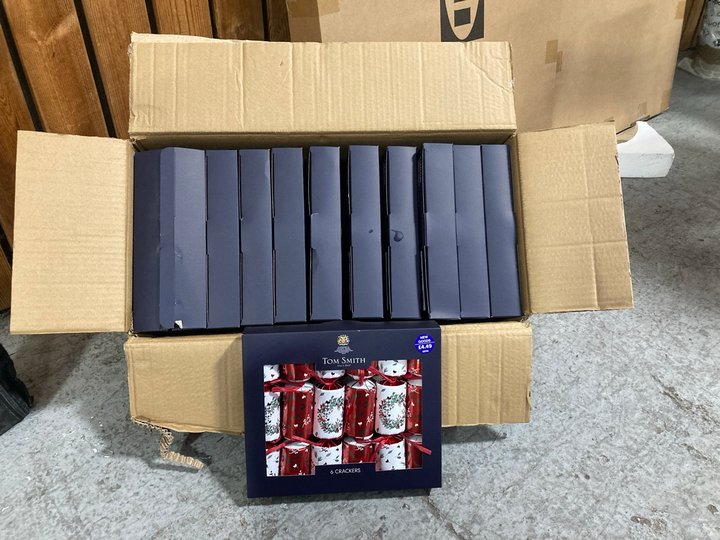 Lot 402  
            Marchington SR11 - Collection 

                
(COLLECTION ONLY) 12 X 6 PACK OF TOM SMITH CHRISTMAS CRACKERS: LOCATION - A4W
