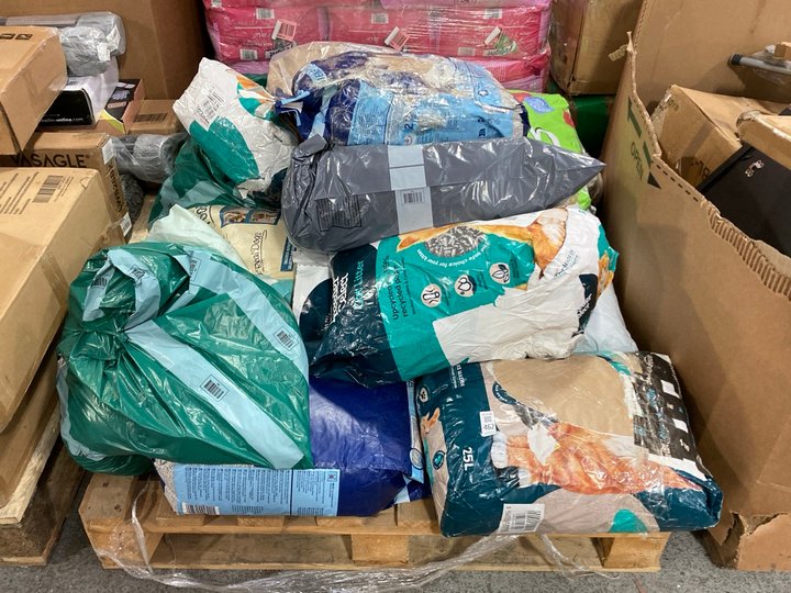 Lot 462  
            Marchington SR11 - Delivery or Collection 

                
PALLET OF ASSORTED PET ITEMS TO INCLUDE CATSAN 20L CAT LITTER: LOCATION - C6 (KER...