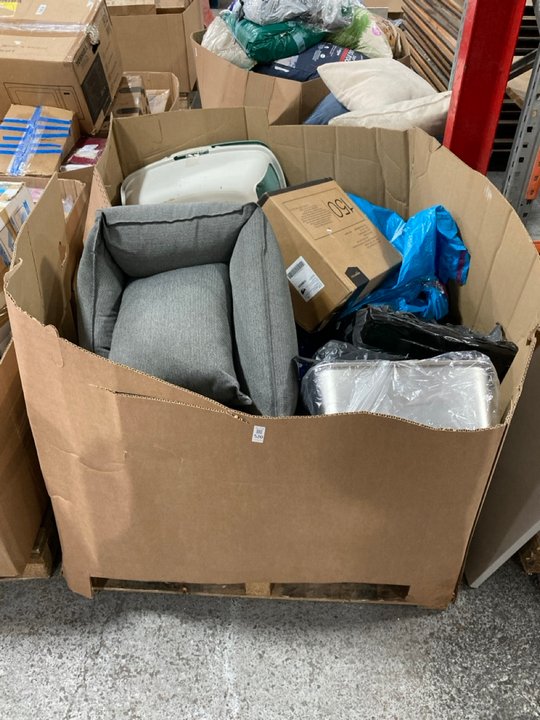 Lot 520  
            Marchington SR11 - Delivery or Collection 

                
PALLET OF ASSORTED ITEMS TO INCLUDE MEDIUM FABRIC STYLE DOG BED IN STONE GREY: LO...