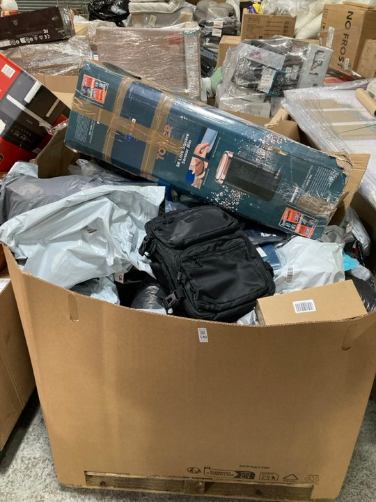 Lot 549  
            Marchington SR11 - Delivery or Collection 

                
PALLET OF ASSORTED ITEMS TO INCLUDE LYNXCHER HIKING STYLE BACKPACK IN BLACK: LOCA...