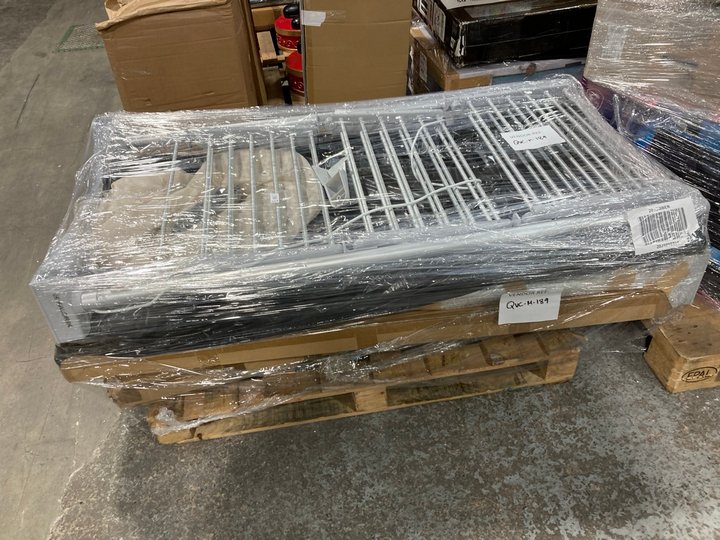 Lot 559  
            Marchington SR11 - Delivery or Collection 

                
QTY OF ASSORTED HEATED CLOTHES AIRERS: LOCATION - B10