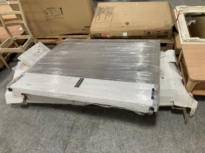 Lot 612  
            Marchington SR11 - Delivery or Collection 

                
QTY OF ASSORTED BED COMPONENTS TO INCLUDE GREY VELVET KING SIZE HEADBOARD: LOCATI...