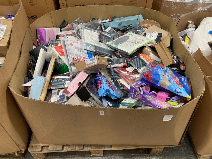 Lot 635  
            Marchington SR11 - Delivery or Collection 

                
PALLET OF ASSORTED ITEMS TO INCLUDE PORTWEST CLASSIC RAIN JACKET SIZE SMALL: LOCA...