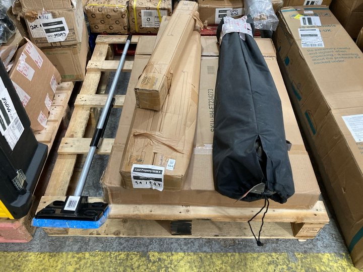 Lot 664  
            Marchington SR11 - Delivery or Collection 

                
QTY OF ASSORTED ITEMS TO INCLUDE 3FT TUBULAR HEATER: LOCATION - A5