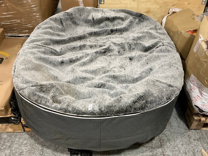 Lot 704  
            Marchington SR11 - Delivery or Collection 

                
AMBIENT LOUNGE EXTRA LARGE FLOOR CUSHION SEAT IN PLUSH GREY: LOCATION - A7