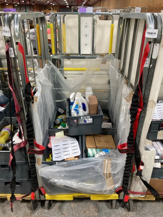 Lot 739  
            Marchington SR11 - Collection 

                
(COLLECTION ONLY) CAGE OF ASSORTED ITEMS TO INCLUDE CIF CLEANBOOST BATHROOM LIMES...