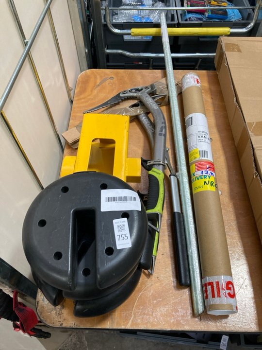 Lot 755  
            Marchington SR11 - Collection 

                
(COLLECTION ONLY) QTY OF ASSORTED ITEMS TO INCLUDE SET OF 4 GAZEBO BASE WEIGHTS I...