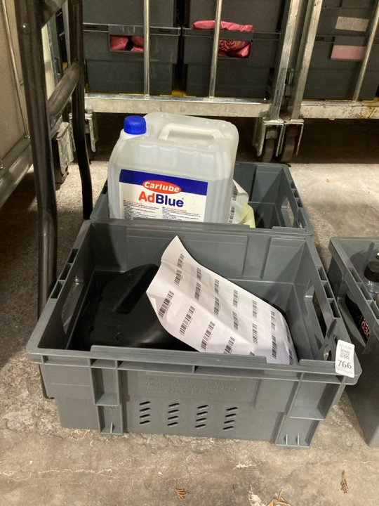 Lot 766  
            Marchington SR11 - Collection 

                
(COLLECTION ONLY) QTY OF ASSORTED ITEMS TO INCLUDE SET OF 4 GAZEBO BASE WEIGHTS I...