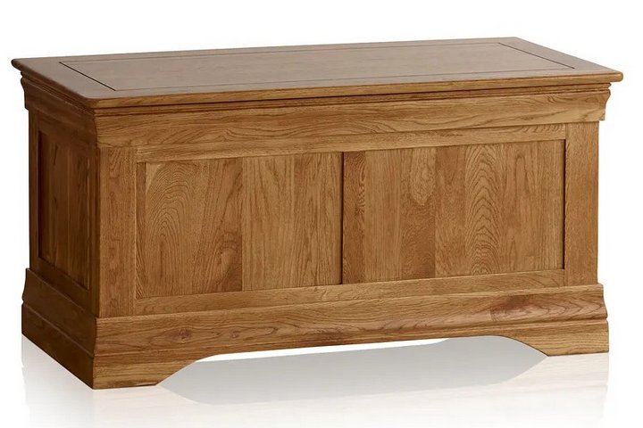 Lot 97  
            Marchington SR11 - Delivery or Collection 

                
OAK FURNITURELAND SHOWROOM DISPLAY - FRENCH FARMHOUSE RUSTIC SOLID OAK BLANKET BO...