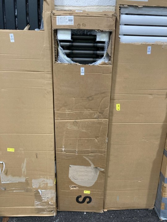 Lot 1016  
            Marchington SR19 - Delivery or Collection 

                
TRADITIONAL HORIZONTAL 3 COLUMN CAST IRON STYLE RADIATOR IN RAW METAL FINISH 1415...