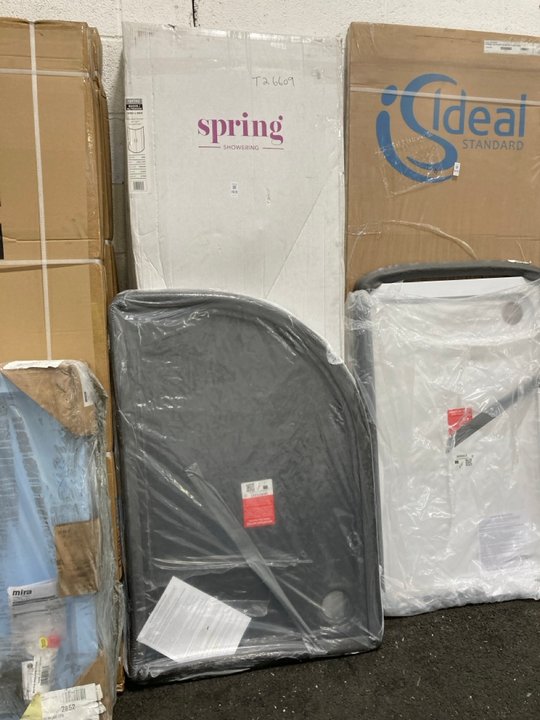 Lot 1031  
            Marchington SR19 - Collection 

                
(COLLECTION ONLY) CLEAR GLASS SILVER FRAMED 800 X 1200 X 1900MM OFFSET QUADRANT S...