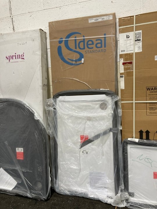 Lot 1032  
            Marchington SR19 - Collection 

                
(COLLECTION ONLY) CLEAR GLASS SILVER FRAMED 760 X 1950MM WET ROOM PANEL WITH A PE...