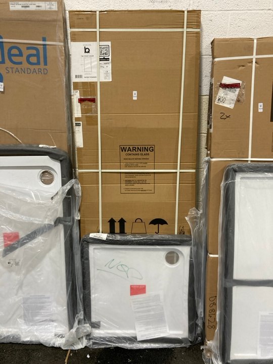 Lot 1033  
            Marchington SR19 - Collection 

                
(COLLECTION ONLY) CLEAR GLASS SILVER FRAMED 700 X 1900MM PIVOT SHOWER DOOR WITH A...