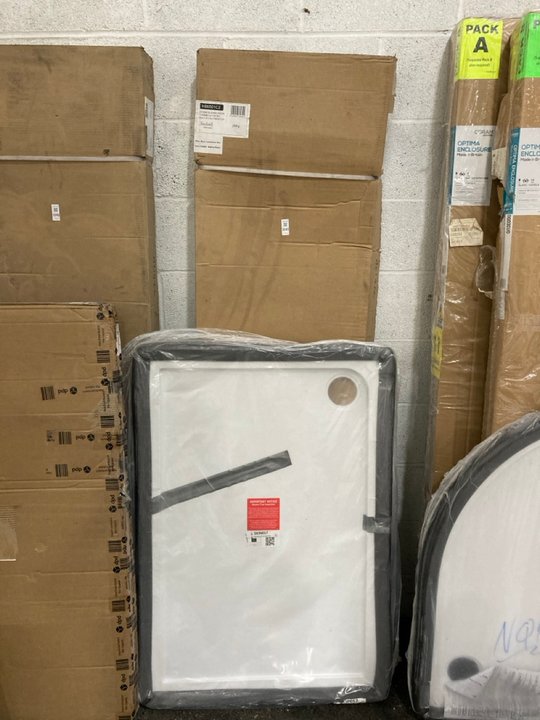 Lot 1047  
            Marchington SR19 - Collection 

                
(COLLECTION ONLY) CLEAR GLASS SHOWER PANELS MAYBE USED AS WET ROOM PANELS WITH A ...