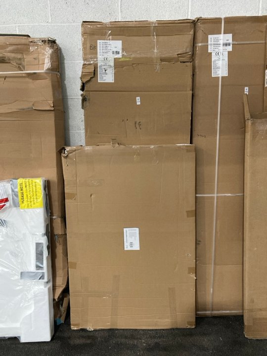 Lot 1060  
            Marchington SR19 - Collection 

                
(COLLECTION ONLY) CLEAR GLASS BLACK FRAMED 1200 X 1950MM SLIDING SHOWER DOOR WITH...