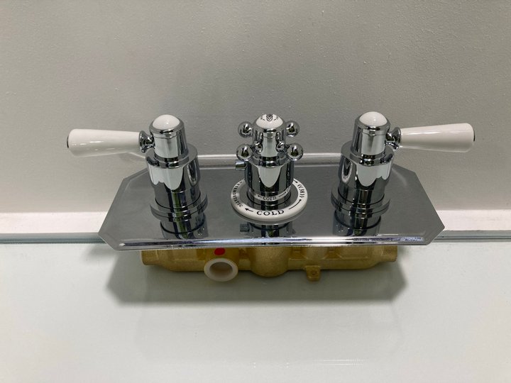 Lot 1078  
            Marchington SR19 - Delivery or Collection 

                
TRADITIONAL CONCEALED TRIPLE SHOWER VALVE IN CHROME - ORIGINAL RRP £455: LOCATION...