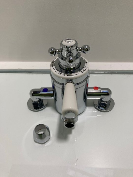 Lot 1079  
            Marchington SR19 - Delivery or Collection 

                
TRADITIONAL EXPOSED DUAL SHOWER VALVE IN CHROME - ORIGINAL RRP £405: LOCATION - R...