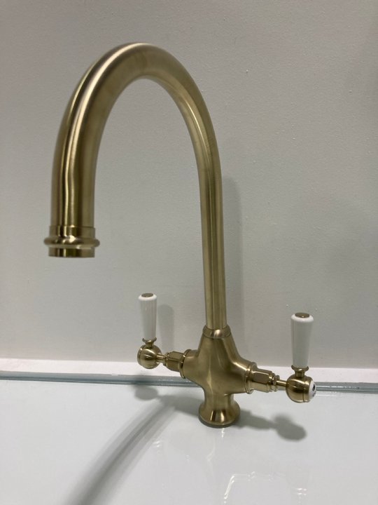 Lot 1080  
            Marchington SR19 - Delivery or Collection 

                
MONO KITCHEN SINK MIXER TAP IN BRUSHED BRASS - ORIGINAL RRP £210: LOCATION - RACK...