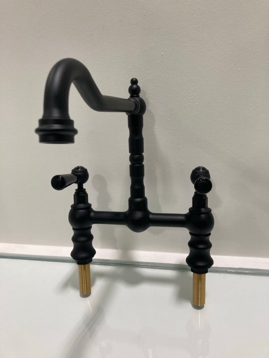 Lot 1086  
            Marchington SR19 - Delivery or Collection 

                
TRADITIONAL BLACK BRIDGE STYLE KITCHEN SINK MIXER TAP - ORIGINAL RRP £255: LOCATI...