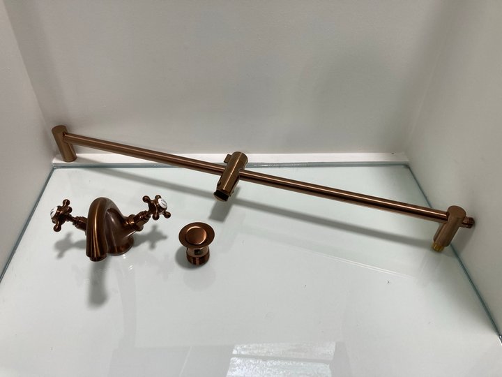 Lot 1089  
            Marchington SR19 - Delivery or Collection 

                
QTY OF ASSORTED COPPER BATHROOM FITTINGS: LOCATION - RACKING 3