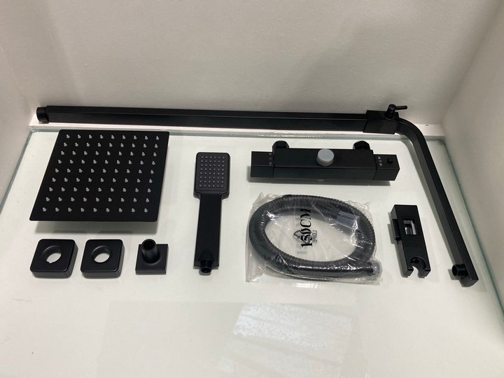 Lot 1108  
            Marchington SR19 - Delivery or Collection 

                
BLACK SQUARE STYLED THERMOSTATIC BAR SHOWER VALVE WITH RISER RAIL, SQUARE FIXED S...