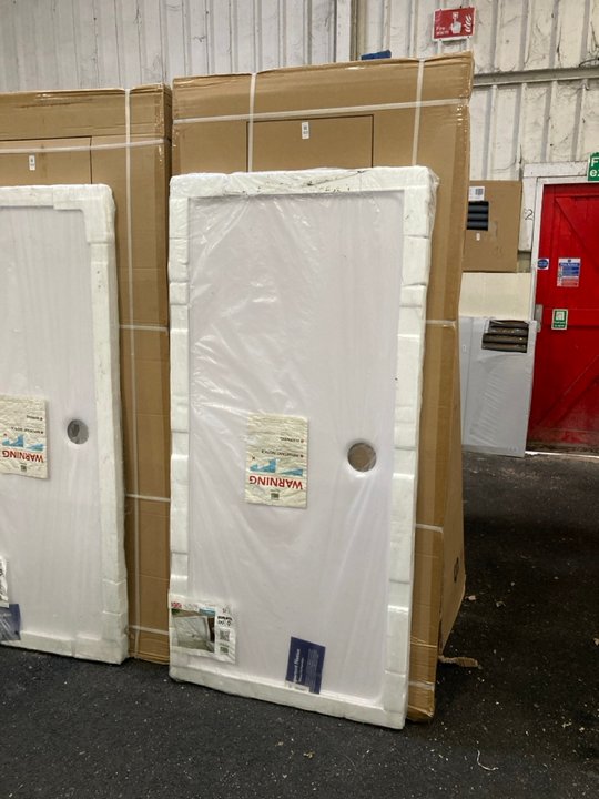 Lot 1131  
            Marchington SR19 - Collection 

                
(COLLECTION ONLY) SMOKED GLASS SILVER FRAMED 900 X 1950MM SHOWER PANEL WITH A STO...