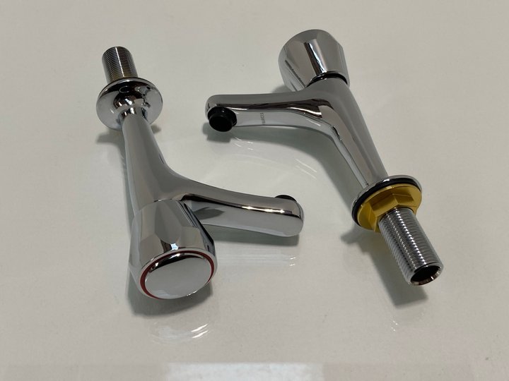 Lot 173  
            Marchington SR19 - Delivery or Collection 

                
PAIR OF HIGH NECK KITCHEN PILLAR TAPS IN CHROME - ORIGINAL RRP £120: LOCATION - R...