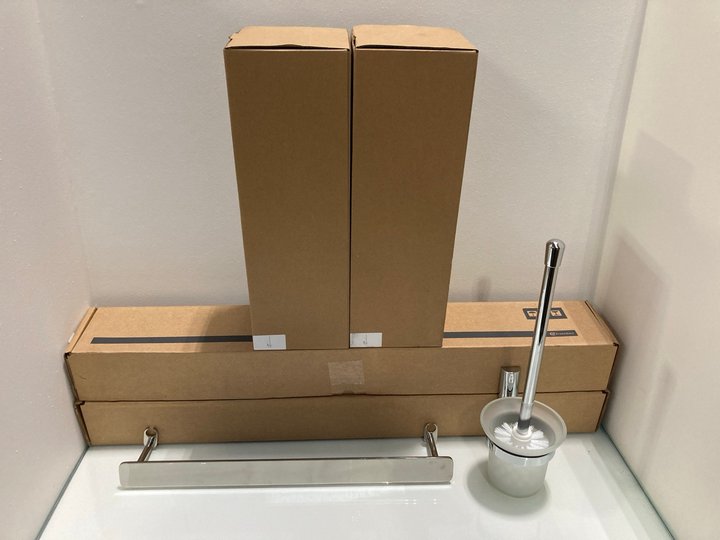 Lot 174  
            Marchington SR19 - Delivery or Collection 

                
QTY OF ASSORTED BATHROOM ACCESSORIES ITEMS - ORIGINAL RRP £200: LOCATION - RACKING 1