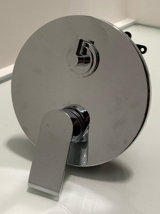 Lot 184  
            Marchington SR19 - Delivery or Collection 

                
CONCEALED 3 WAY SHOWER VALVE DIVERTER - ORIGINAL RRP £299: LOCATION - RACKING 1