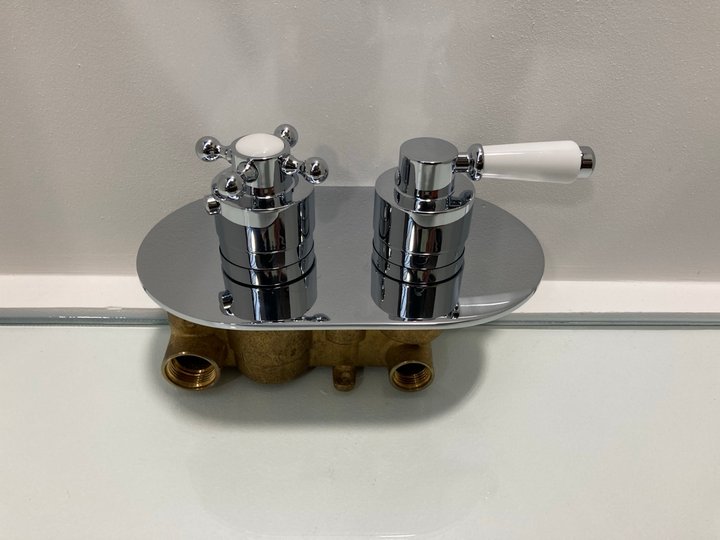 Lot 185  
            Marchington SR19 - Delivery or Collection 

                
TRADITIONAL CONCEALED DUAL SHOWER VALVE IN CHROME - ORIGINAL RRP £399: LOCATION -...