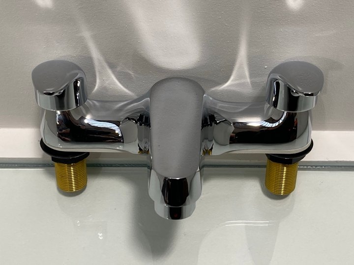 Lot 190  
            Marchington SR19 - Delivery or Collection 

                
DECK MOUNTED BATH FILLER IN CHROME - ORIGINAL RRP £225: LOCATION - RACKING 1