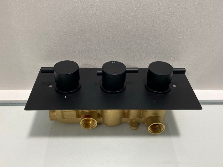 Lot 193  
            Marchington SR19 - Delivery or Collection 

                
TRIPLE CONCEALED SHOWER VALVE IN BLACK - ORIGINAL RRP £405: LOCATION - RACKING 1