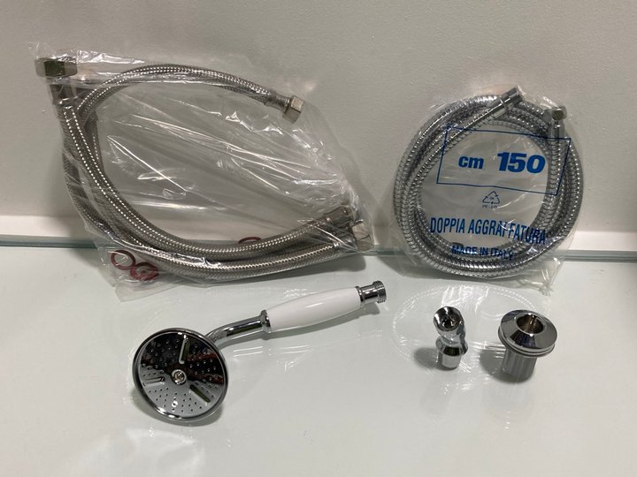 Lot 251  
            Marchington SR19 - Delivery or Collection 

                
TRADITIONAL SHOWER HANDSET & HOSE WITH DECK MOUNTED OUTLET: LOCATION - RACKING 1