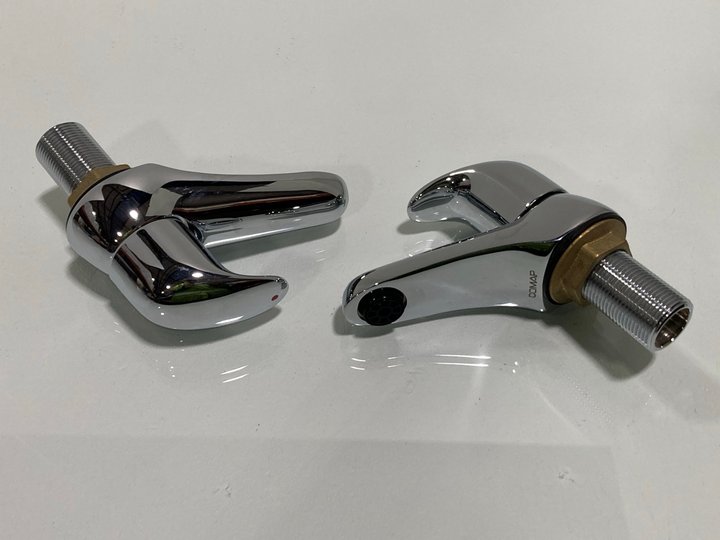 Lot 254  
            Marchington SR19 - Delivery or Collection 

                
PAIR OF MODERN ALL CHROME BATH/BASIN PILLAR TAPS - ORIGINAL RRP £105: LOCATION - ...